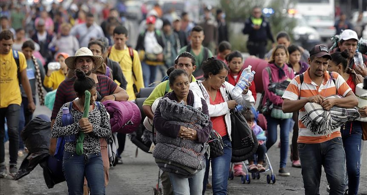 Yüzlerce göçmen ABD sınırına yürüyor